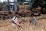 Zwei Jungen aus der Slum-Siedlung