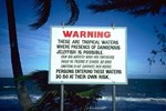 Warnschild bei Cairns: lebensgefährliche Quallen bedrohen Schwimmer am Great Barriere Riff.