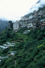 Zhangmu liegt am Steilhang auf 2.350 m