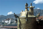 Vom Jokhang Tempel gesehen